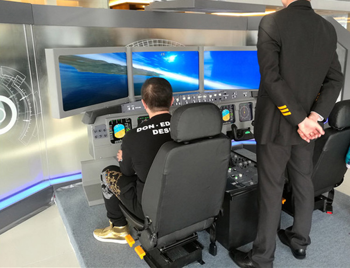 公共安全儿童职业体验空客飞行模拟器.jpg